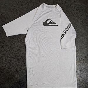 Quicksilver Grey Tee Shirt Made For Surfing Men's Small.
